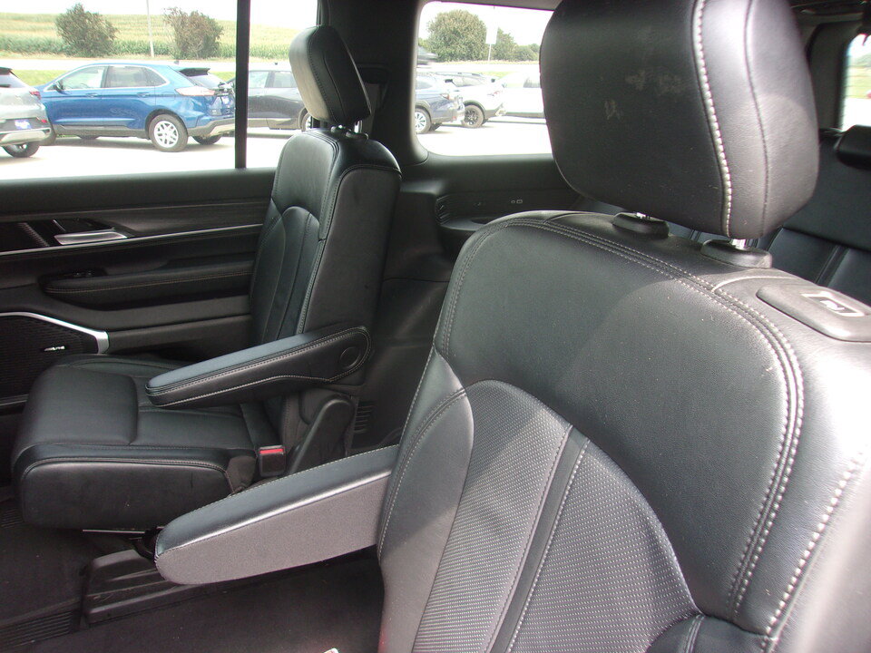 Used 2024 Jeep Wagoneer Series III w/ Flexible Seating Group AWD/4WD image 18