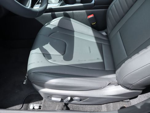 New 2026 Hyundai Elantra Limited FWD image 12
