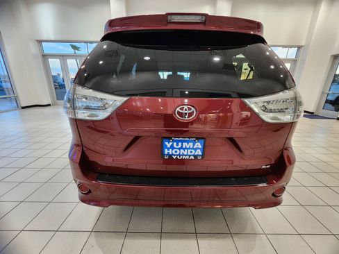 Used 2018 Toyota Sienna SE FWD image 33