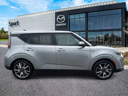 Used 2024 Kia Soul EX w/ Option Group 015 FWD image 2