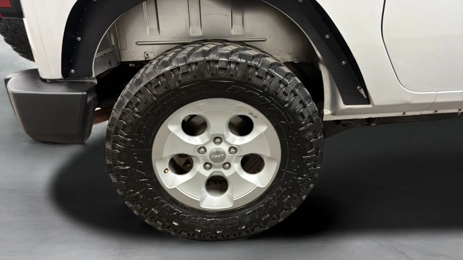 Used 2010 Jeep Wrangler Sahara w/ Dual Top Group AWD/4WD image 24