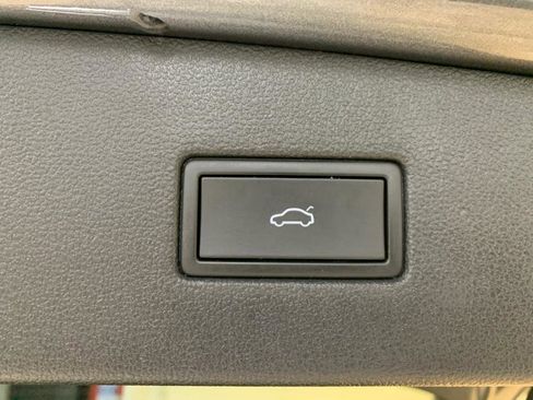 Used 2022 Volkswagen Tiguan SE R-Line image 45
