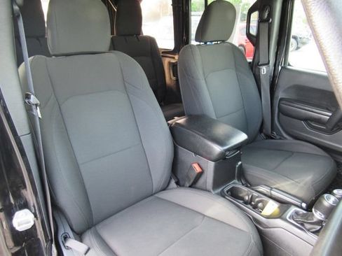Used 2018 Jeep Wrangler Unlimited Sport S AWD/4WD image 9