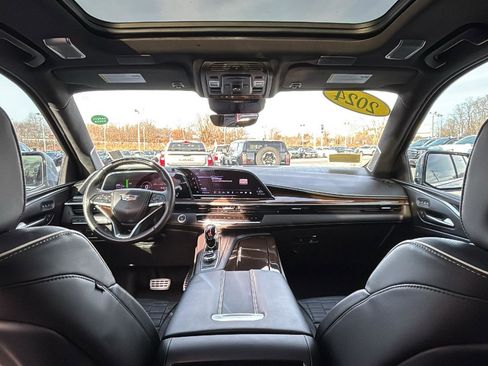 Certified 2024 Cadillac Escalade ESV Premium Luxury Platinum w/ Heavy-Duty Trailer Package image 26