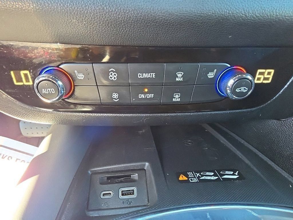 Used 2023 Buick Enclave Essence AWD/4WD image 19