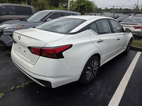 Used 2025 Nissan Altima 2.5 SV FWD image 10