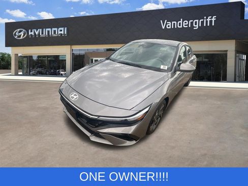 Used 2025 Hyundai Elantra SEL FWD image 1