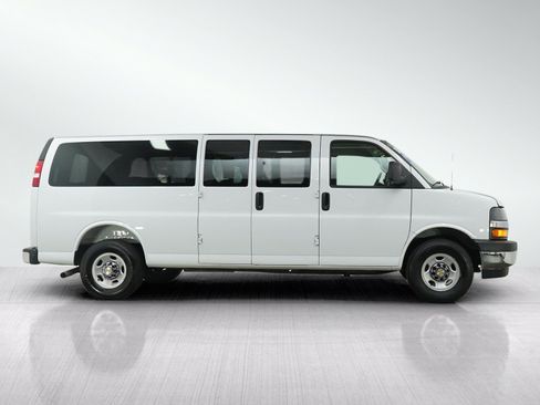 Used 2025 Chevrolet Express 3500 LT w/ LT Preferred Equipment Group RWD image 8