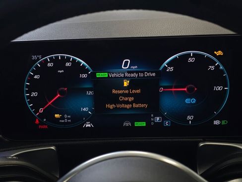 Used 2022 Mercedes-Benz EQB 350 4MATIC image 34