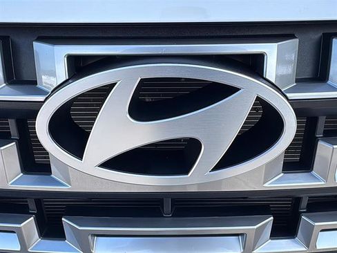 Used 2025 Hyundai Santa Cruz SEL FWD image 11