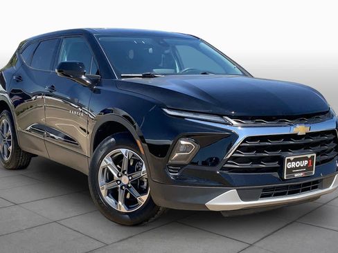 Used 2025 Chevrolet Blazer LT AWD/4WD image 2
