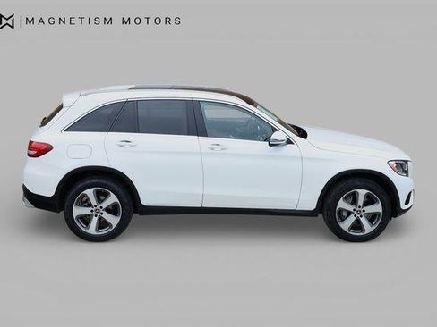 Used 2017 Mercedes-Benz GLC 300 4MATIC image 3