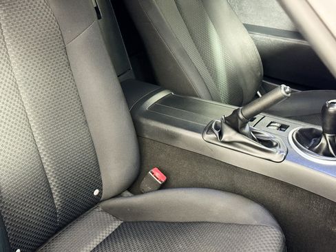 Used 2006 MAZDA MX-5 Miata Touring RWD image 29