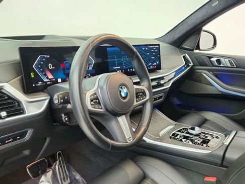 Used 2024 BMW X7 xDrive40i w/ M Sport Package image 19