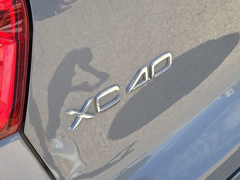 Used 2023 Volvo XC40 B5 Plus w/ Driver Assist Package AWD/4WD image 12