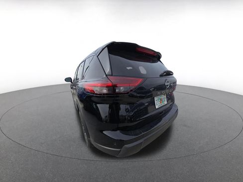 Used 2025 Nissan Rogue SV FWD image 15