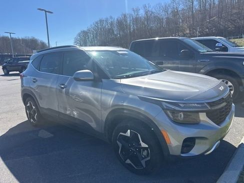 Used 2024 Kia Seltos EX image 11