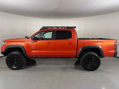 Used 2016 Toyota Tacoma TRD Off-Road w/ Premium & Technology Package AWD/4WD image 5