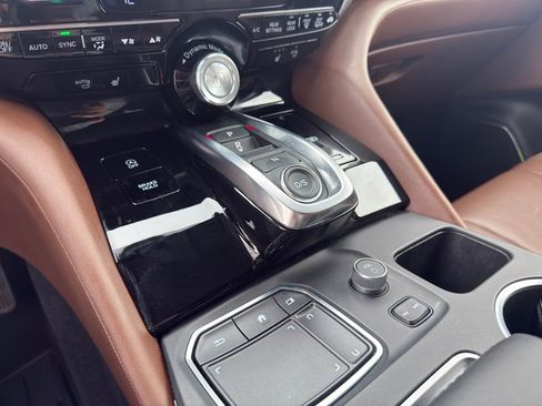 Certified 2024 Acura MDX SH-AWD w/ Technology Package image 27