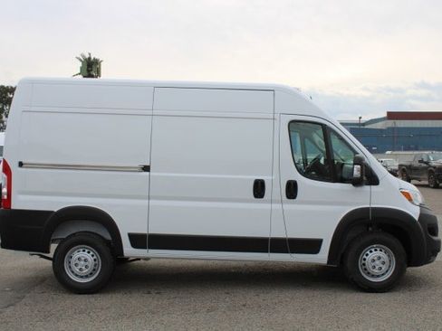 New 2026 RAM ProMaster 1500 w/ Convenience Group image 3