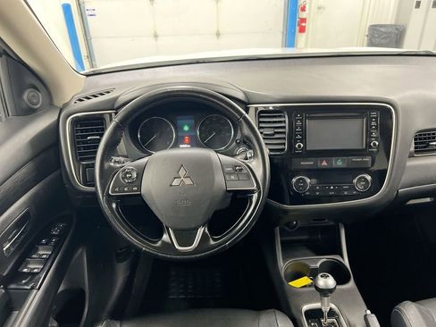 Used 2016 Mitsubishi Outlander SE AWD/4WD image 11