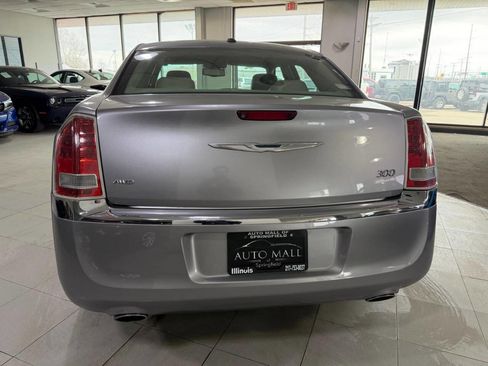 Used 2013 Chrysler 300 AWD w/ Driver Convenience Group image 9