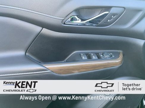 Certified 2023 GMC Acadia SLE w/ Driver Convenience Package image 24