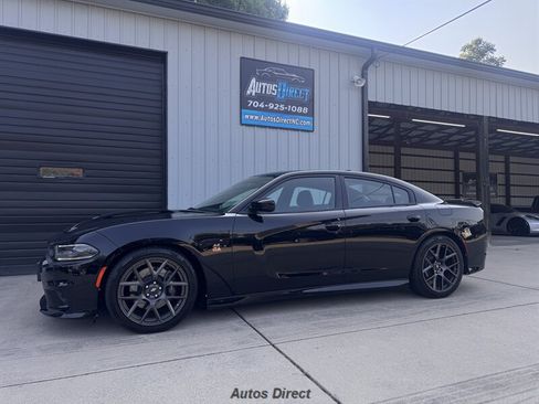 Used 2019 Dodge Charger Scat Pack w/ Plus Group RWD image 3