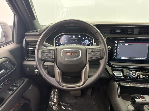 Used 2023 GMC Sierra 1500 AT4 w/ AT4 Preferred Package AWD/4WD image 8