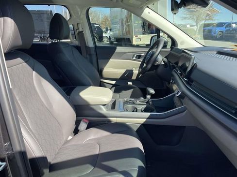 New 2026 Kia Carnival EX FWD image 18