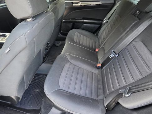 Used 2020 Ford Fusion SE FWD image 8