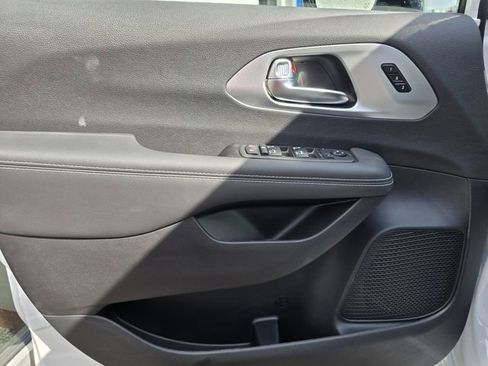 New 2026 Chrysler Pacifica Select image 15