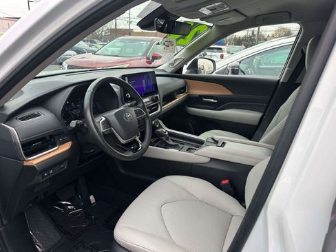 Used 2024 Toyota Grand Highlander AWD image 14