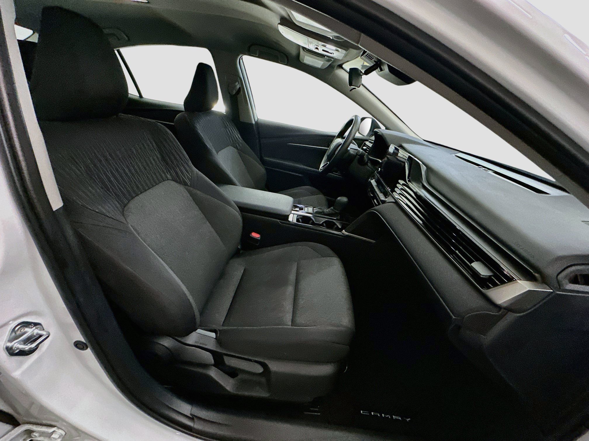 Used 2026 Toyota Camry LE FWD image 32