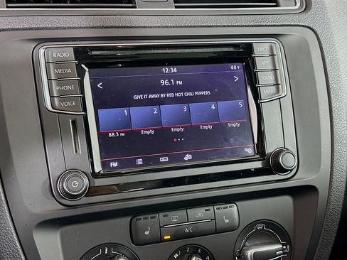 Used 2018 Volkswagen Jetta SE image 21