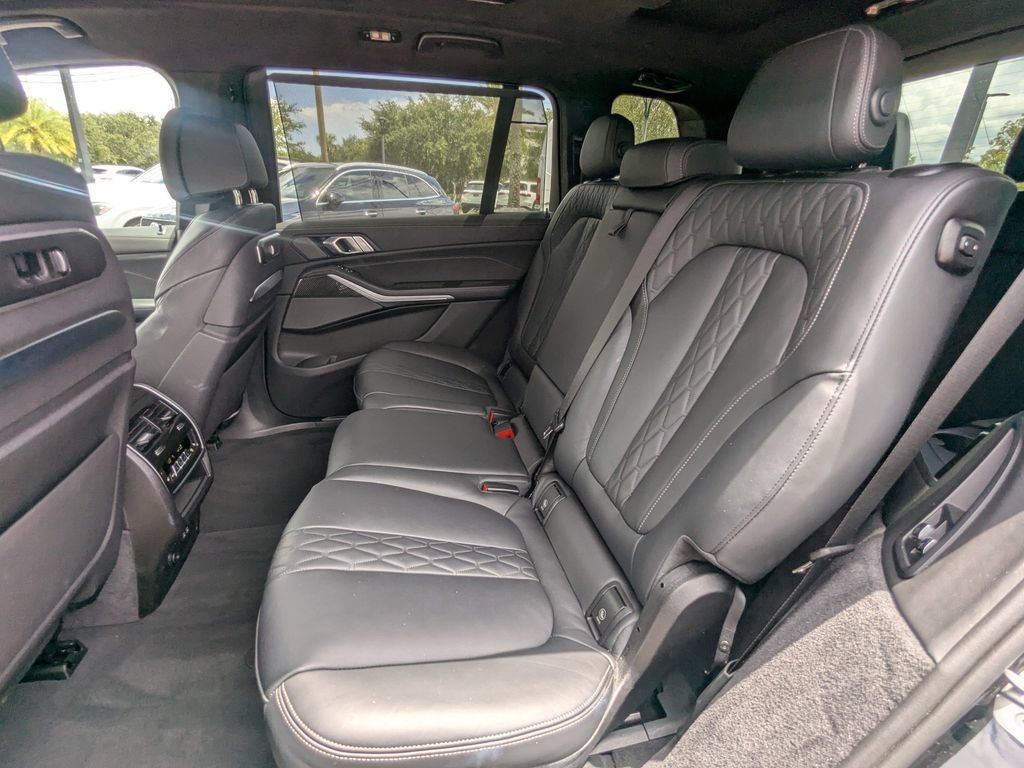 Used 2026 BMW X7 M60i AWD/4WD image 31