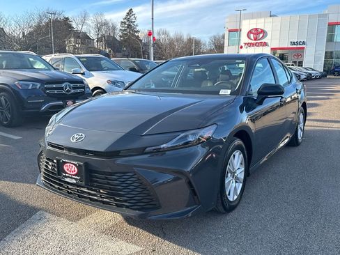 Used 2025 Toyota Camry LE image 3