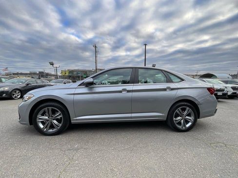 Certified 2023 Volkswagen Jetta SE w/ Panoramic Sunroof Package image 5