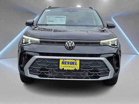 New 2026 Volkswagen Taos SE AWD/4WD image 2