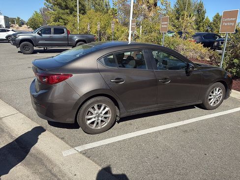 Used 2016 MAZDA MAZDA3 i Touring FWD image 5