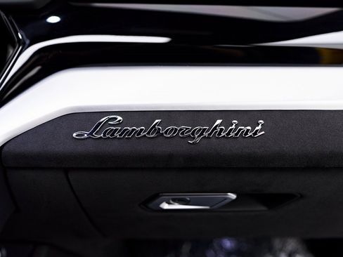 Used 2021 Lamborghini Urus image 46