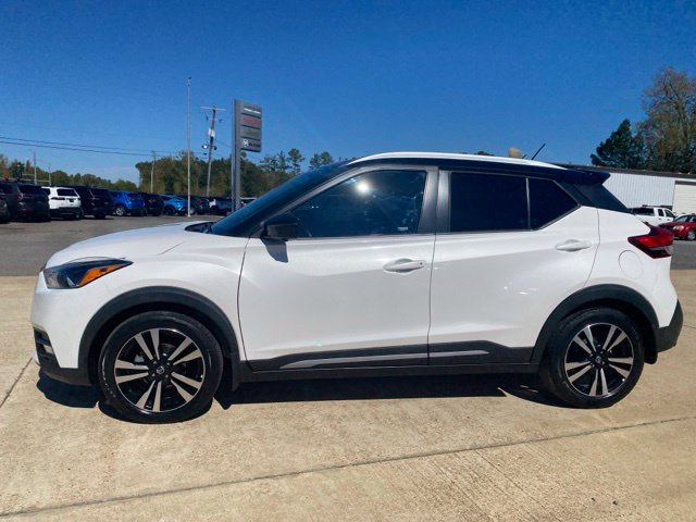 Used 2019 Nissan Kicks SR FWD image 2
