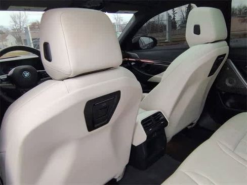 Used 2025 BMW i5 xDrive40 w/ M Sport Package image 18