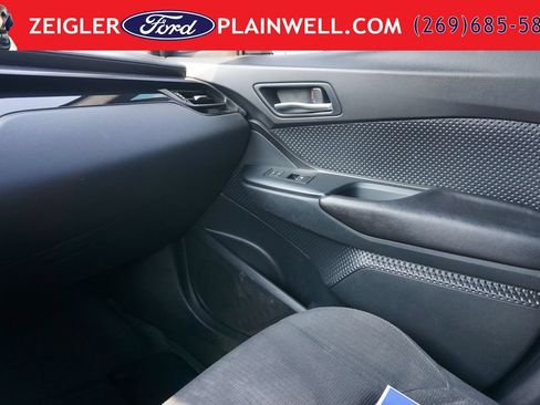 Used 2018 Toyota C-HR XLE FWD image 32