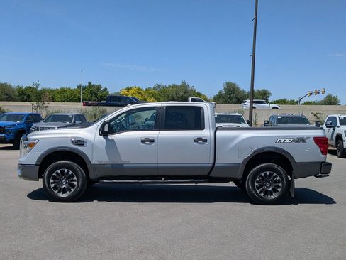 Used 2018 Nissan Titan PRO-4X w/ Pro-4x Convenience Package AWD/4WD image 2