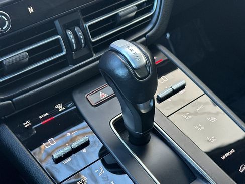 Used 2024 Porsche Macan image 25