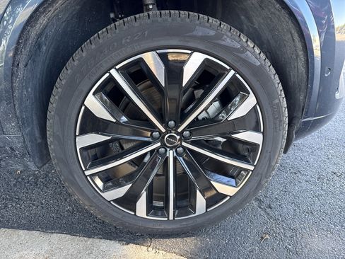 Used 2025 Volvo XC90 B6 Plus image 13