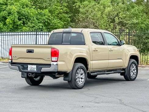 Used 2017 Toyota Tacoma SR5 w/ Tow Package AWD/4WD image 3