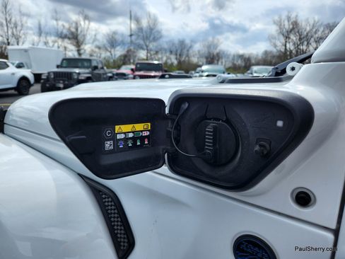 Used 2025 Jeep Wrangler Sahara image 50