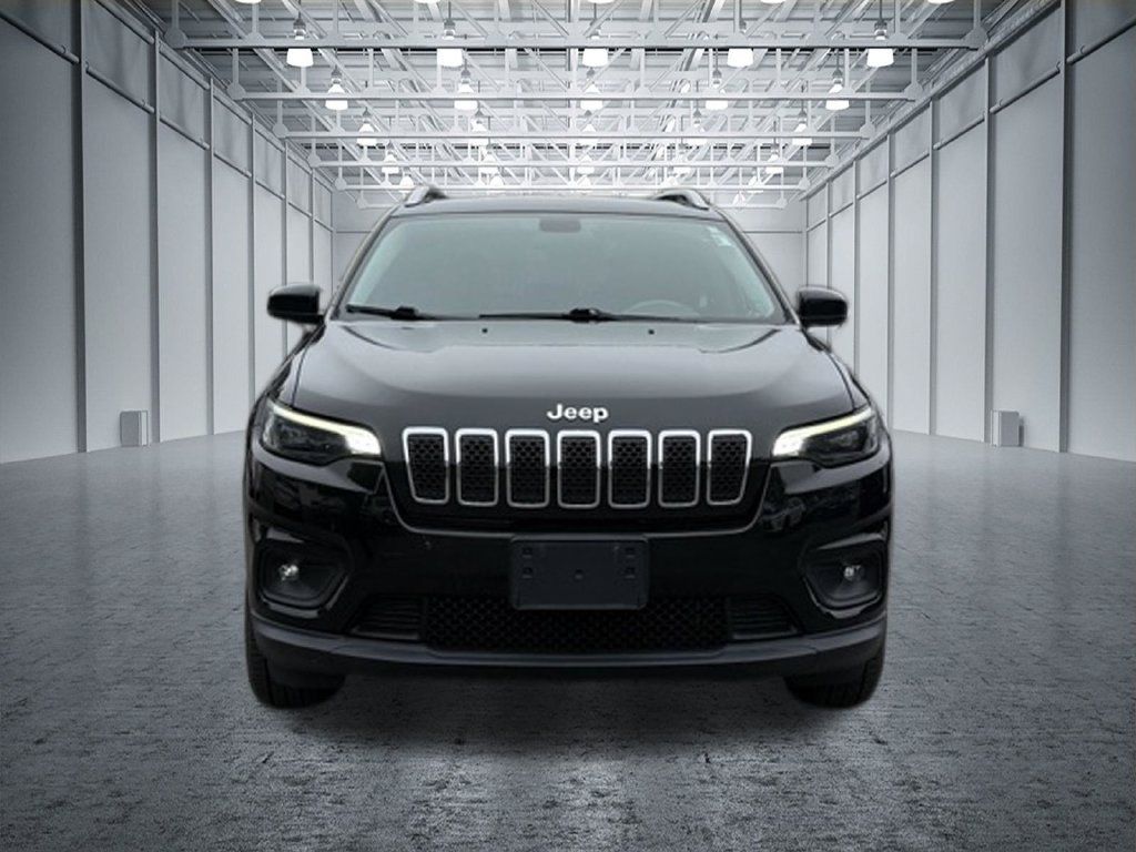 Used 2019 Jeep Cherokee Latitude Plus w/ Cold Weather Group AWD/4WD image 19